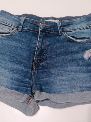 Bershka denim σορτς μεταχειρισμένα, μέγεθος 36, με σκισίματα, ελαστικά