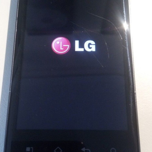 LG Ρ990 functional smartphone with charger and minor screen scratches