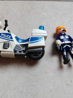 Playmobil 5185 Police Officer and Motorcycle like new