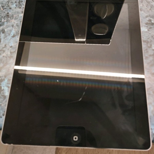 iPad 2 A1395 16GB used with screen scratch and charging cable