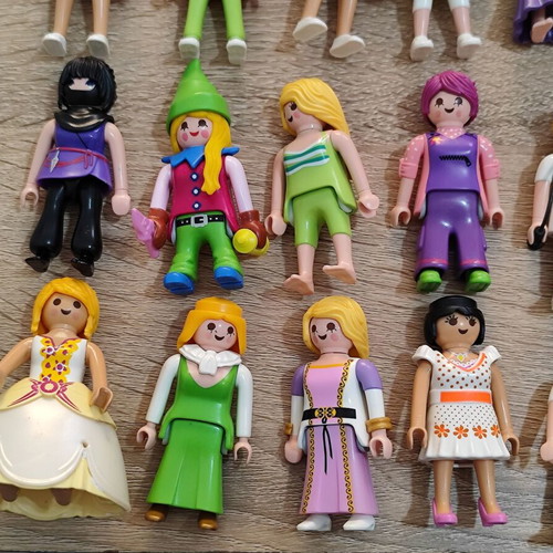 Playmobil female figures and accessories used, set