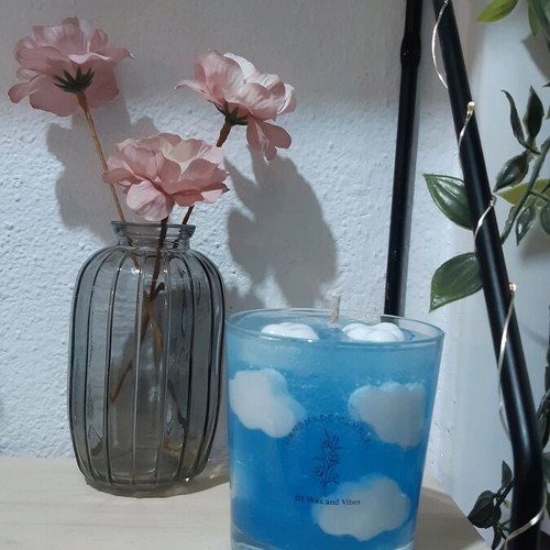 Handmade gel candle in fancy design 250gr like new