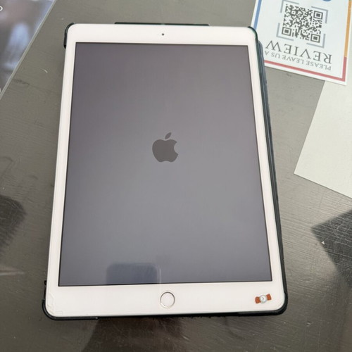 Apple iPad 8th Gen 10.2” Wi-Fi 128GB like new with charger and cable