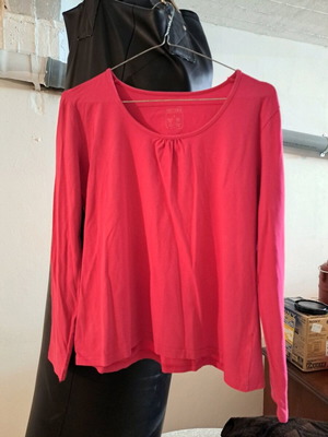 Women's long-sleeve blouse red size L like new