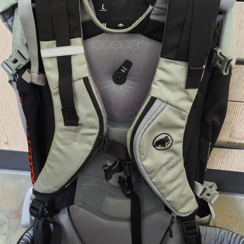MAMMUT Trion Spine 35 hiking backpack like new