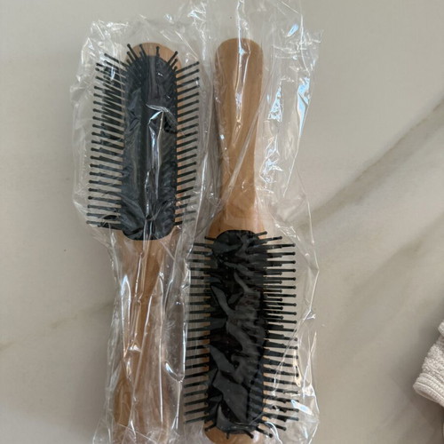 Hairbrushes with wooden handle pack of 2 sealed