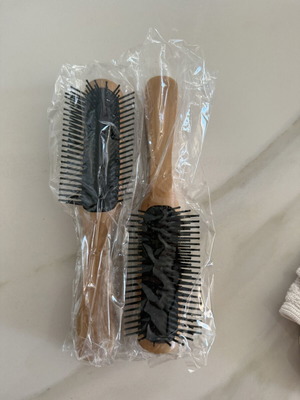 Hairbrushes with wooden handle pack of 2 sealed