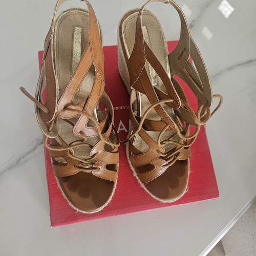 Maria Mare tan platform sandals size 41 like new