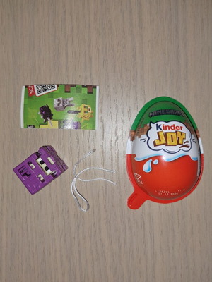 Φιγούρα Minecraft Kinder Joy με χαρτάκι και σχοινάκι