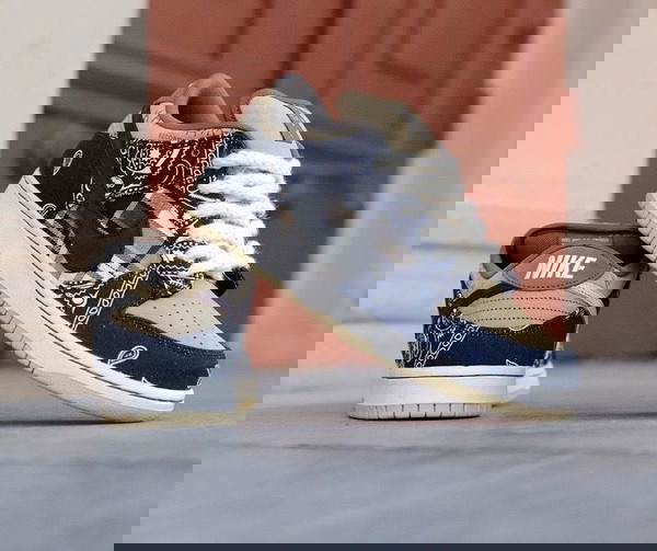 Travis Scott SB Dunk Low - Bandana Style Inspired Drop