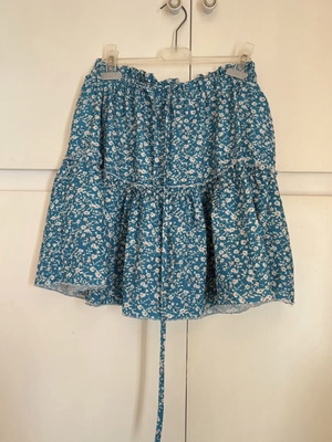 Shein short skirt like new, blue turquoise with elastic waist and drawstring