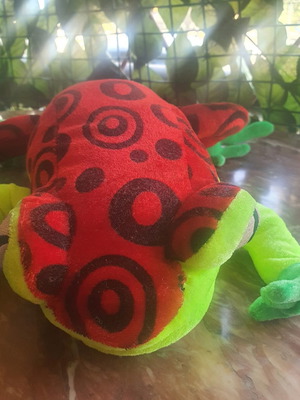 Frog plush toy like new