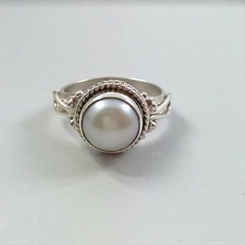 Vintage pearl ring new, silver plated metal, white