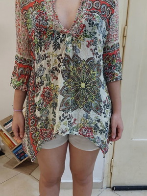 Floral shirt like new, size M/L, multicolor