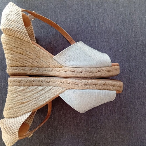 Kanna platform sandals size 40 new, beige and silver leather