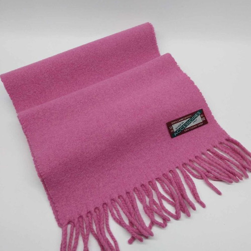Winter lambswool scarf pink with fringes like new