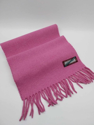 Winter lambswool scarf pink with fringes like new
