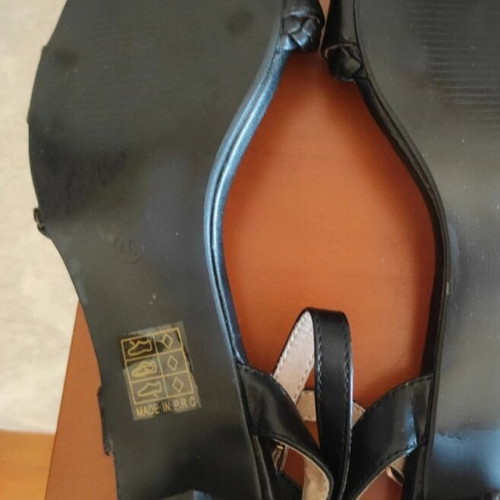 Black sandals size 40 like new