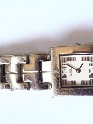 Quantum women's quartz watch with bracelet, very good condition