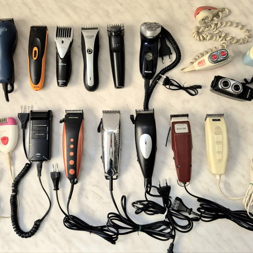 Lot of 16 electric shavers and hair clippers for parts or collection