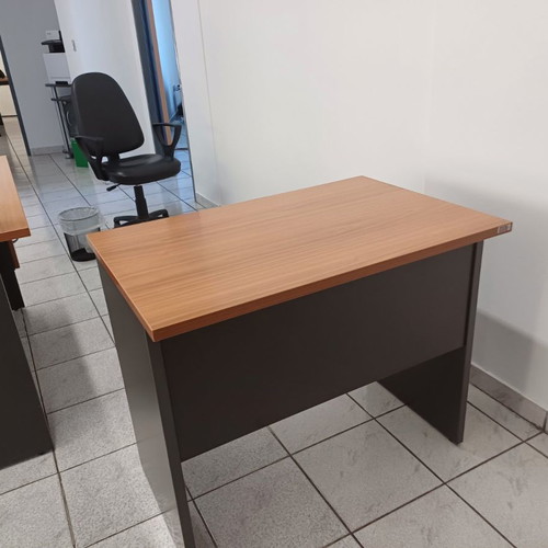 Desks like new, dimensions 90×60cm