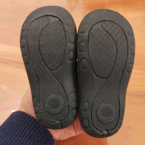 Baby winter slippers size 20 like new, blue