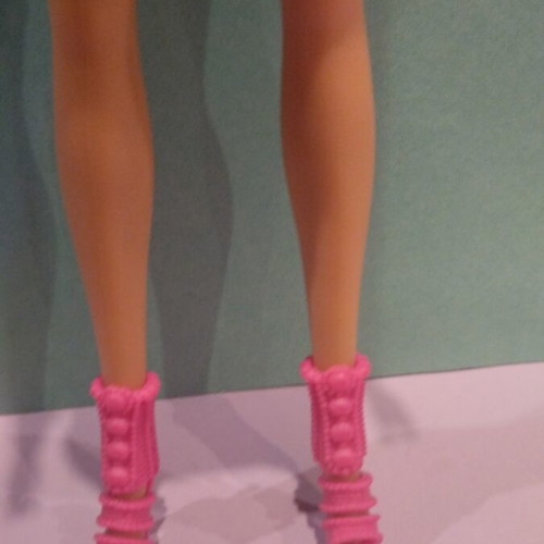 Barbie Fashionista like new, beautiful doll