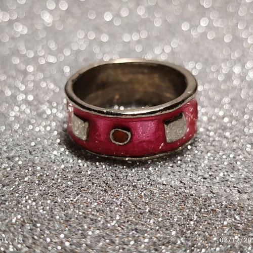 Ring with pink enamel used