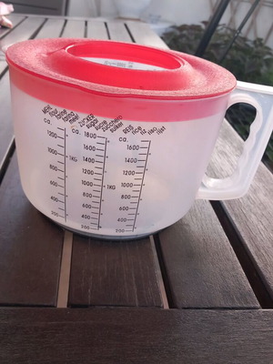 Measuring cup like new