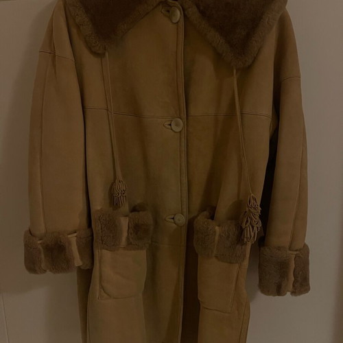Women's leather coat like new, beige with inner lining