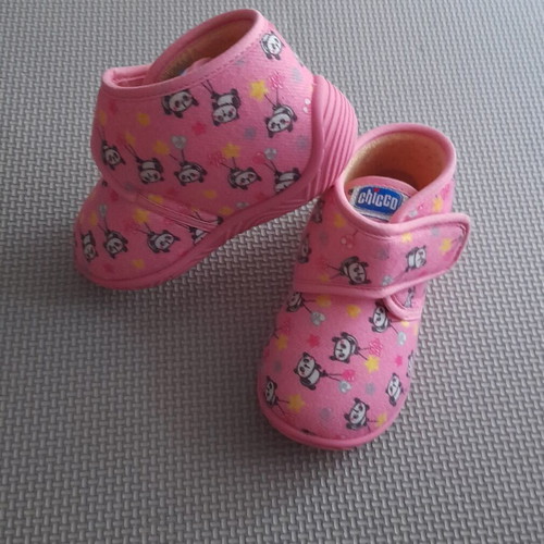 Chicco baby slippers with flexible ergonomic sole