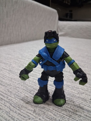 Leonardo Stealth Mutant Ninja Turtles 2013 figure like new