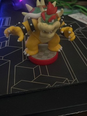 Amiibo Bowser like new, Super Mario series