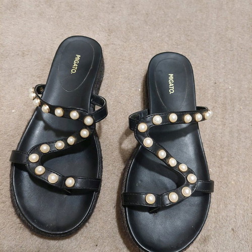 Migato flatform slippers with white pearls like new, size 37, black