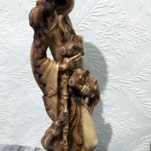 Decorative tabletop statue of Asian man like new