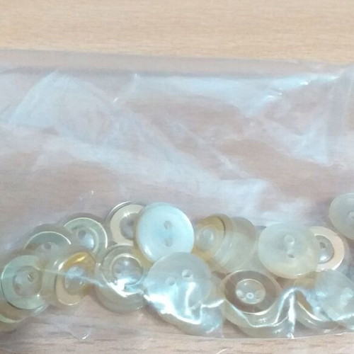 Ecru buttons with gold, new, pack of 31 pieces