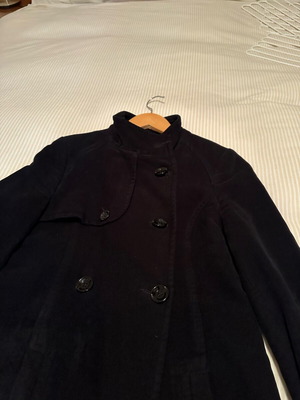 Guess black coat jacket like new, size 42