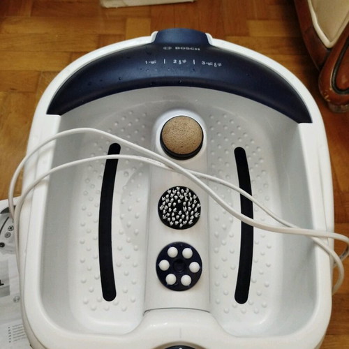 Bosch foot massage bath like new with 3 attachments