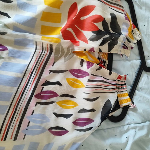 Colorful blouse like new, ideal for plus-size woman