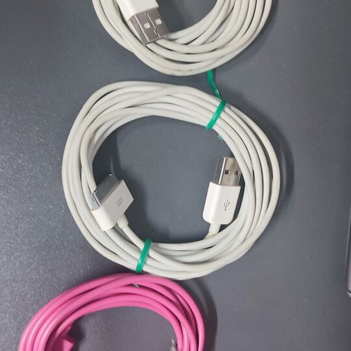 Apple iPhone 4s collector phone with case and 5 cables