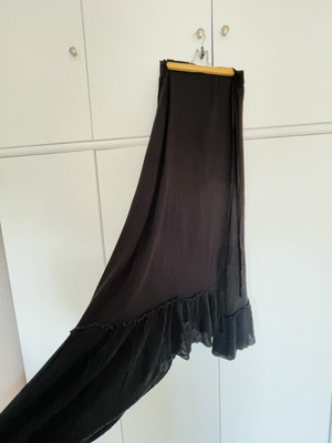 Lynne maxi skirt medium, black, wrap style with ruffle hem and lining