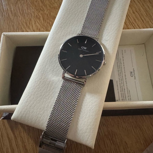 MD watch authentic like new with its case silver