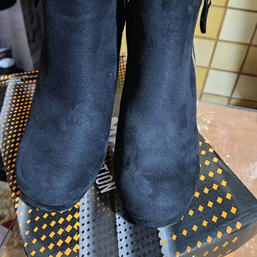 Suede high-heeled boots like new, size 38-39, black