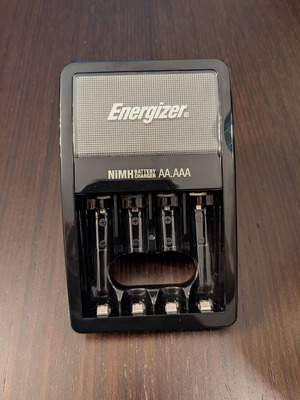 Energizer Recharge Maxi Ni-MH Battery Charger for AA/AAA
