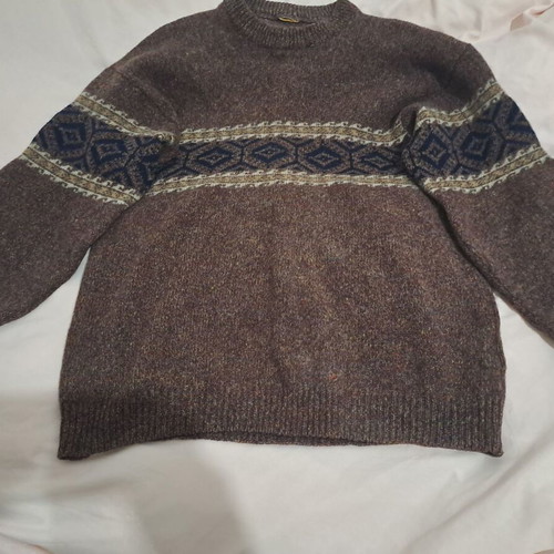Fair Isle knit men's pullover with gift hat, like new, size M-L, brown