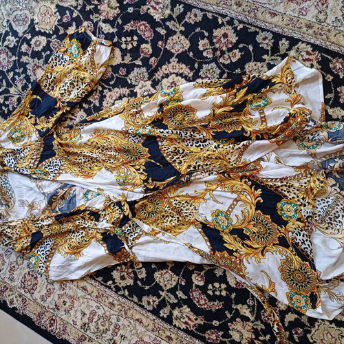 Robe like new with belt cords multicolored, size L