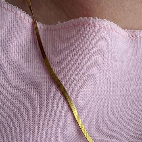Necklace like new, gold color, does not tarnish