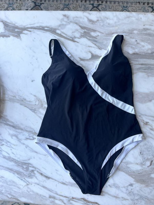 Triumph one-piece swimsuit used, size 42, black and white