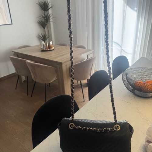 Bag crossbody black like new, medium size