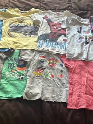 Set of 11 used children's short-sleeve shirts for ages 3-4 multicolored